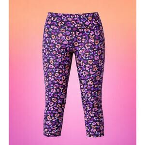 Ladies Large Moisture Wicking Animal Print Athletic Capri Pants With Pockets